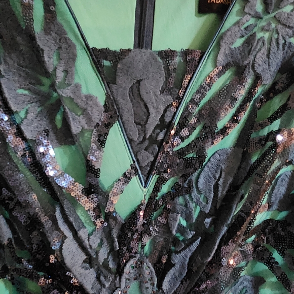 TADASHI SHOJI Elegant Peacock Blue/Green Sequin Dress - Picture 5 of 17